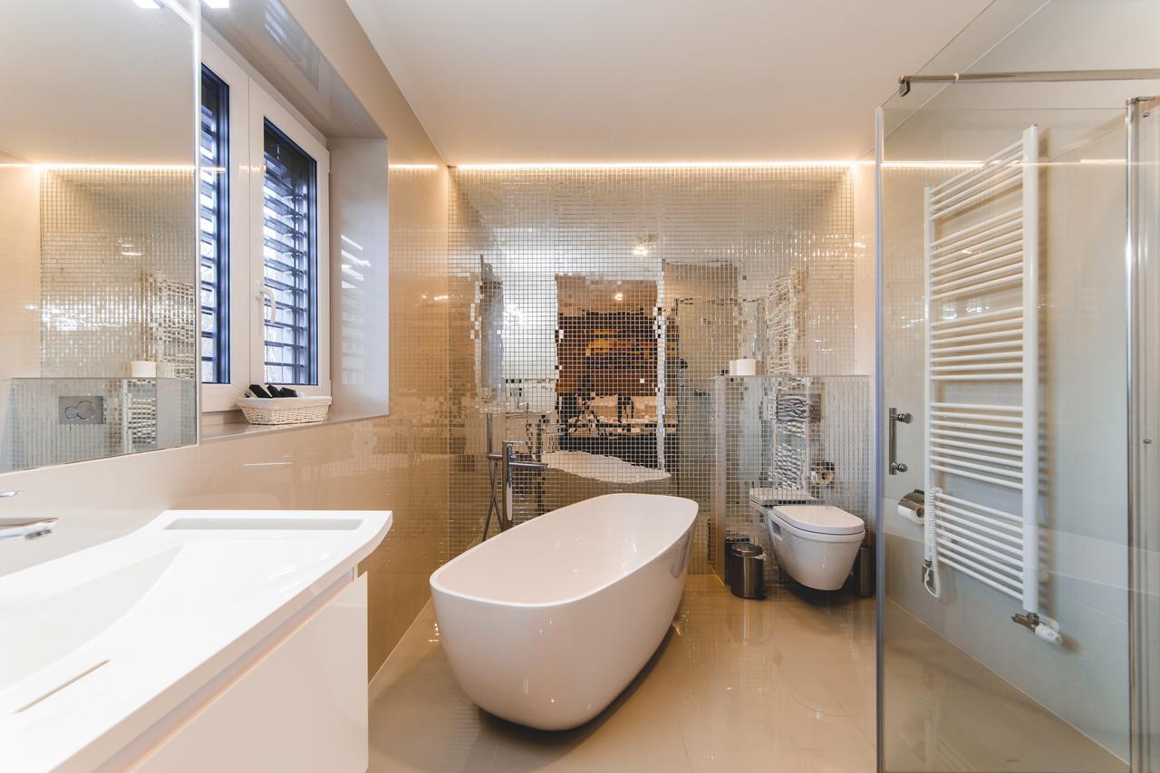 Silesia Residence Ostrava Kültér fotó Bathroom