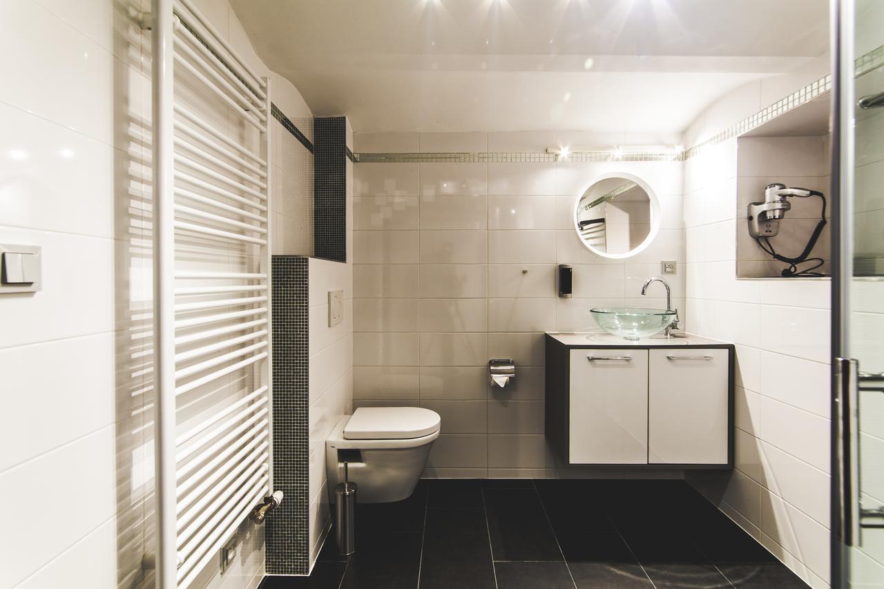 Silesia Residence Ostrava Kültér fotó Bathroom